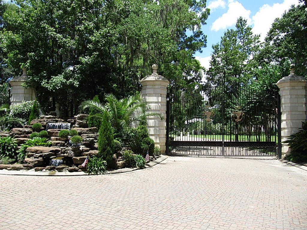 94 Kings Lake Estates Boulevard, Humble, TX 77364