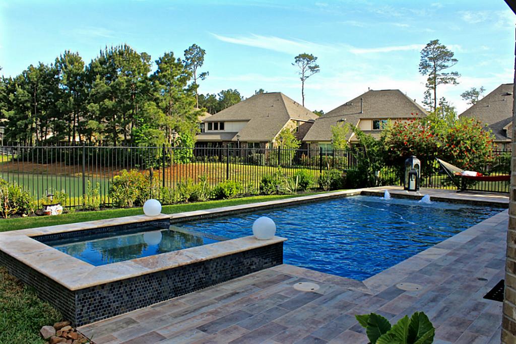 94 Hamlin Lake Drive, Tomball, TX 77375