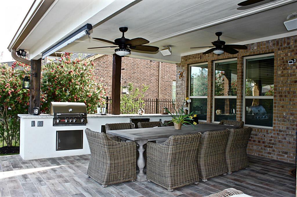 94 Hamlin Lake Drive, Tomball, TX 77375