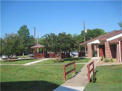 820 E Carrell Street, Tomball, TX 77375
