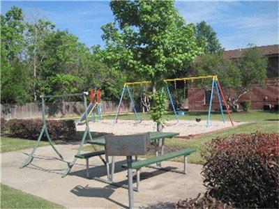 820 E Carrell Street, Tomball, TX 77375