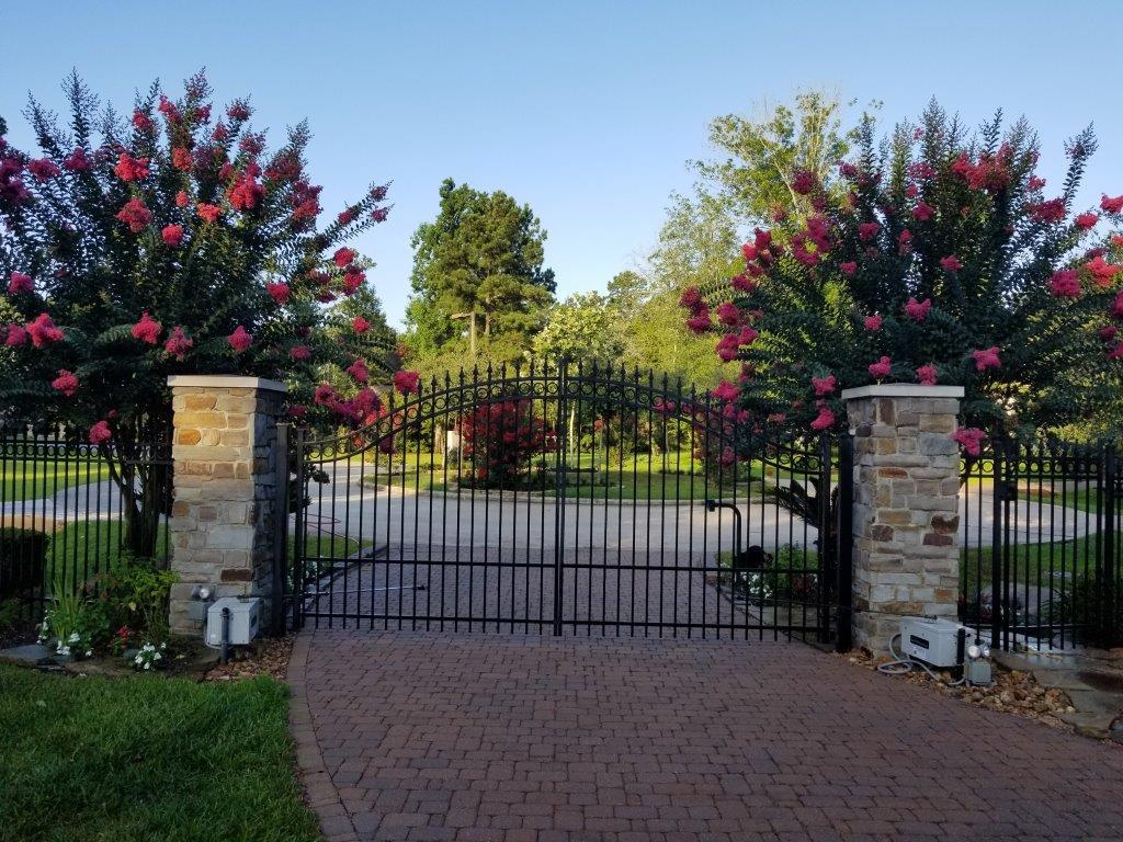 14 W Bridle Oak Court, The Woodlands, TX 77380