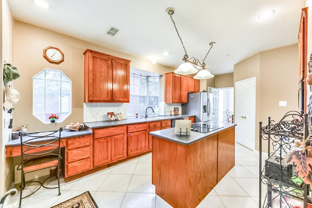 18 S Dragonwood Place, The Woodlands, TX 77381