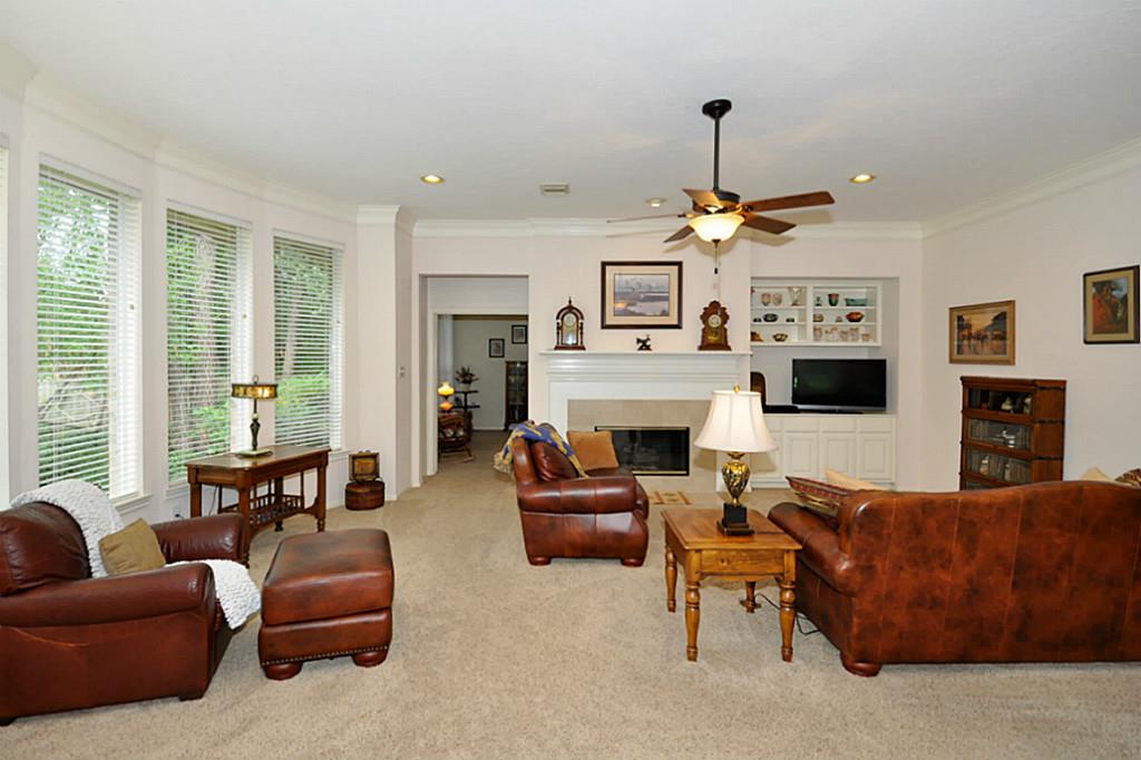 10 Vista Cove, The Woodlands, TX 77381