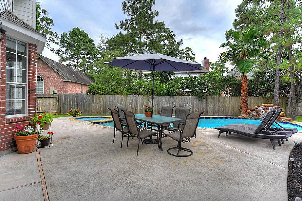 74 W Summer Storm, The Woodlands, TX 77381