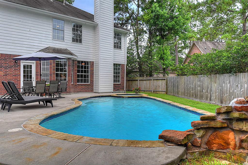 74 W Summer Storm, The Woodlands, TX 77381