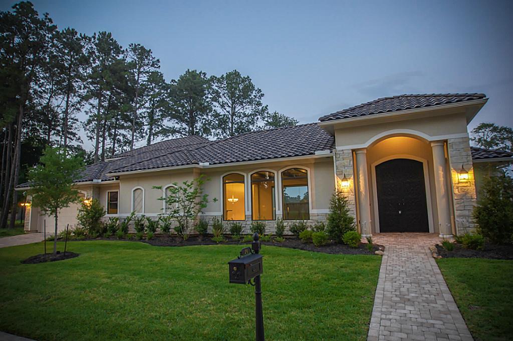 34 W Shadow Creek Villas Loop, Spring, TX 77389