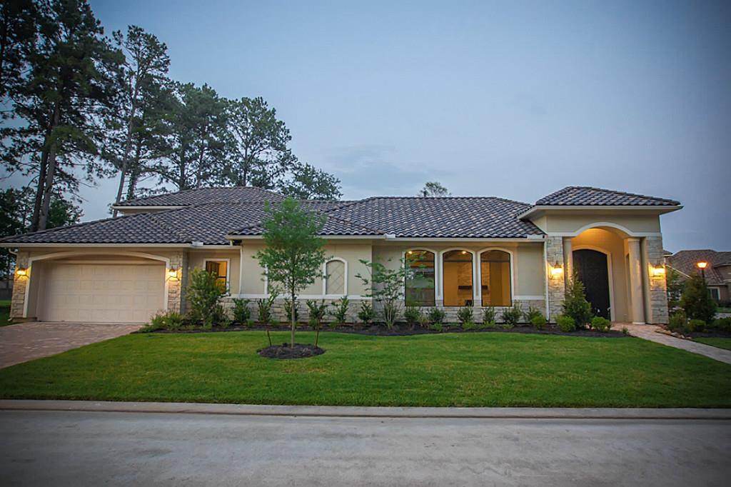 34 W Shadow Creek Villas Loop, Spring, TX 77389