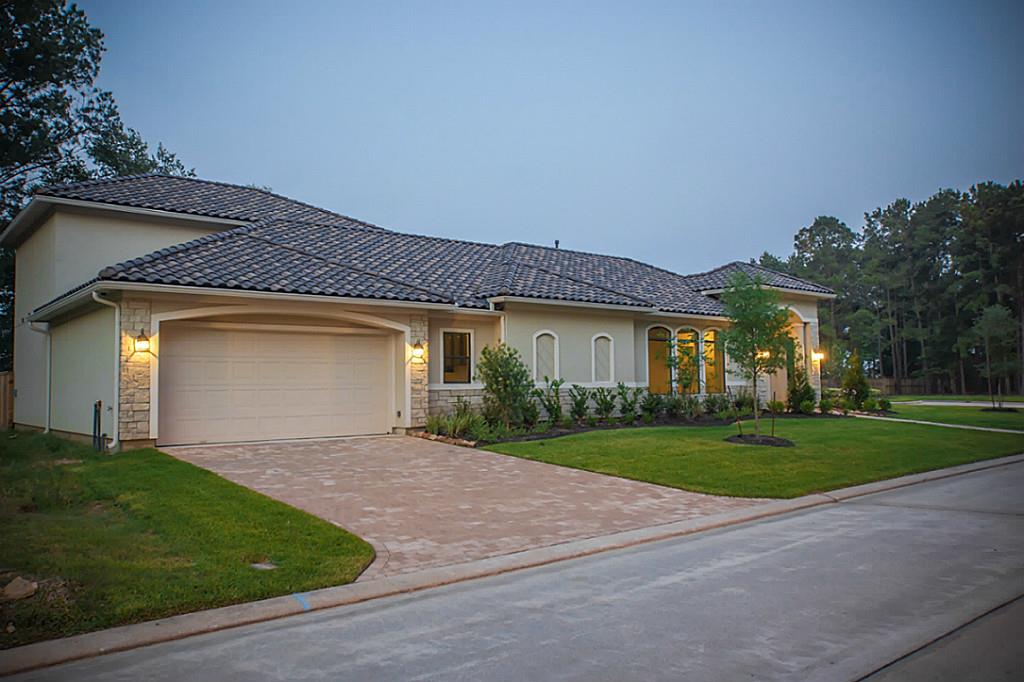 34 W Shadow Creek Villas Loop, Spring, TX 77389