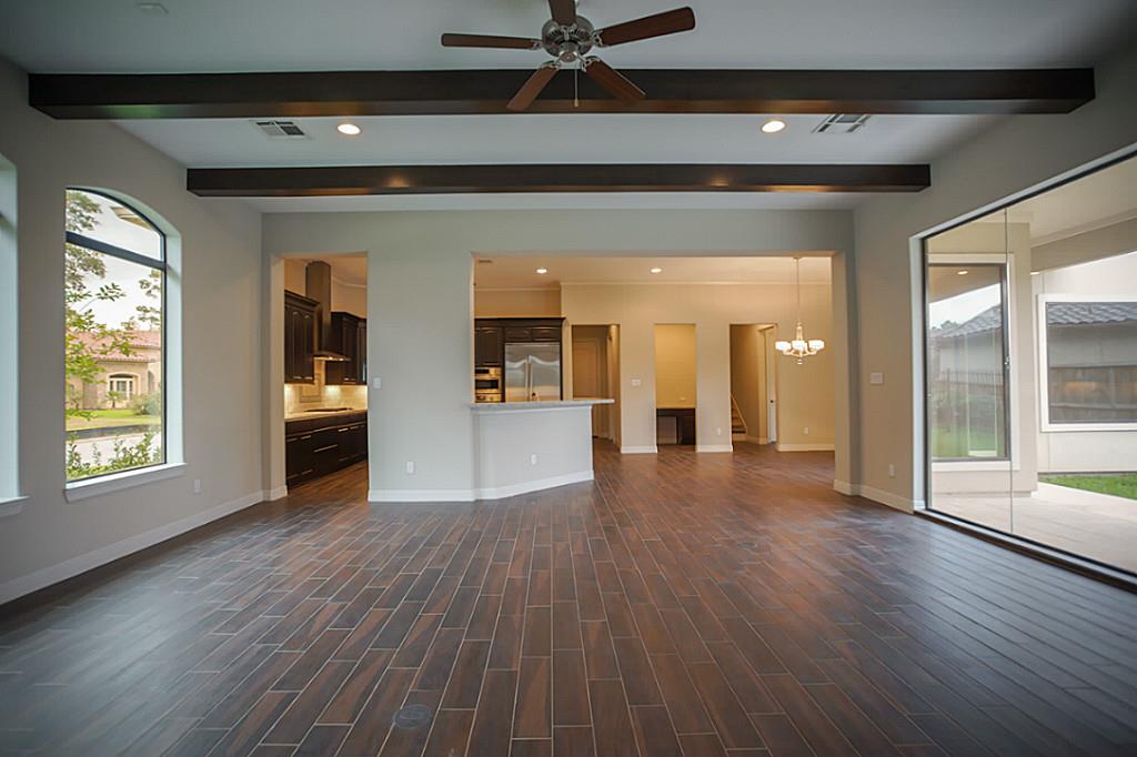 34 W Shadow Creek Villas Loop, Spring, TX 77389