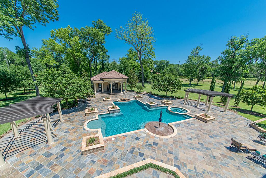 2618 Forest View, Richmond, TX 77406