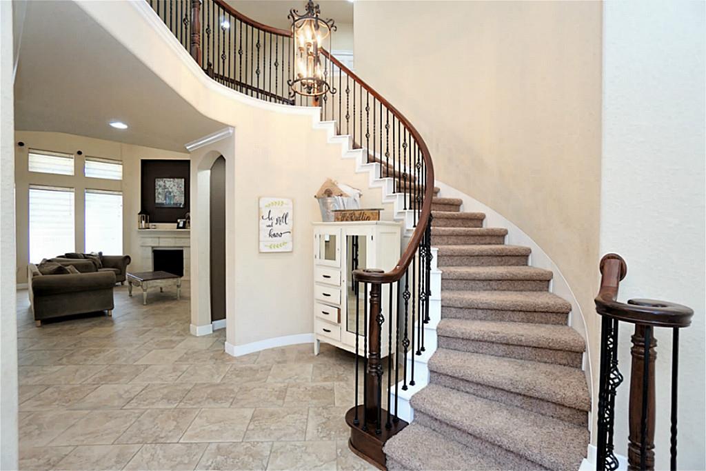 8307 Crescent Knolls Drive, Richmond, TX 77406