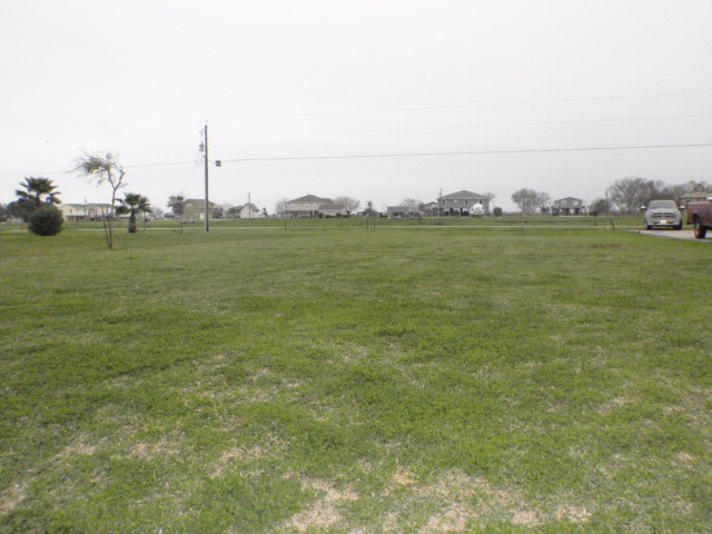 36-37 CR 291 , Sargent, TX 77414