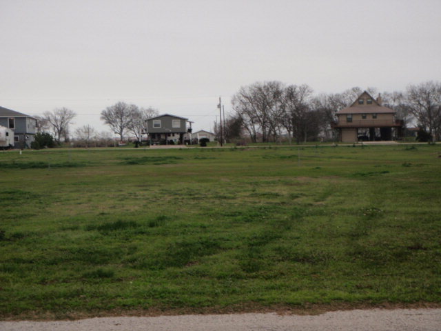 38-39 CR 291, Sargent, TX 77414