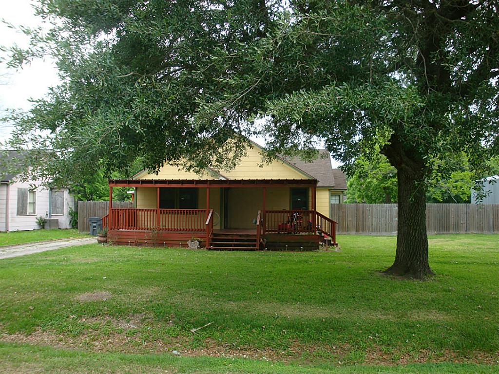 2811 3rd Street, Bay City, TX 77414