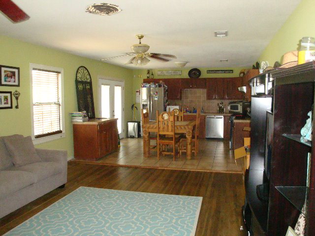 2811 3rd St., Bay City, TX 77414