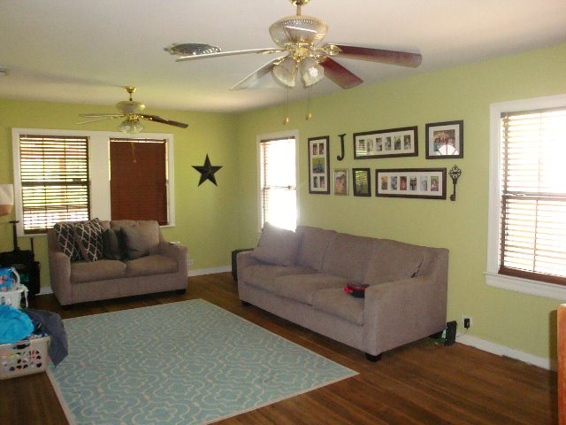 2811 3rd St., Bay City, TX 77414
