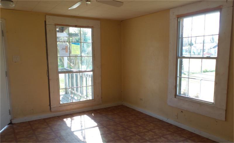 911 Kemp Street, Boling, TX 77420