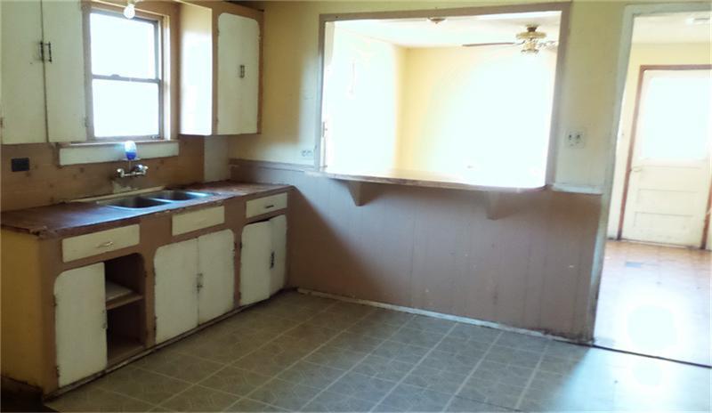 911 Kemp Street, Boling, TX 77420