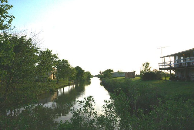 15-16 CR 868D, Brazoria, TX 77422