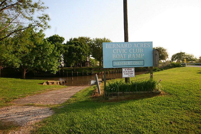 15-16 CR 868D, Brazoria, TX 77422
