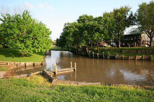 15-16 CR 868D, Brazoria, TX 77422