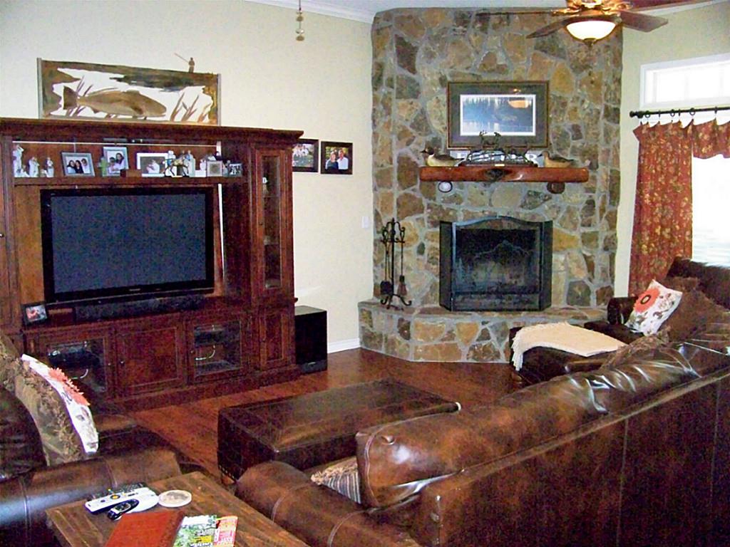 729 County Road 346, El Campo, TX 77437