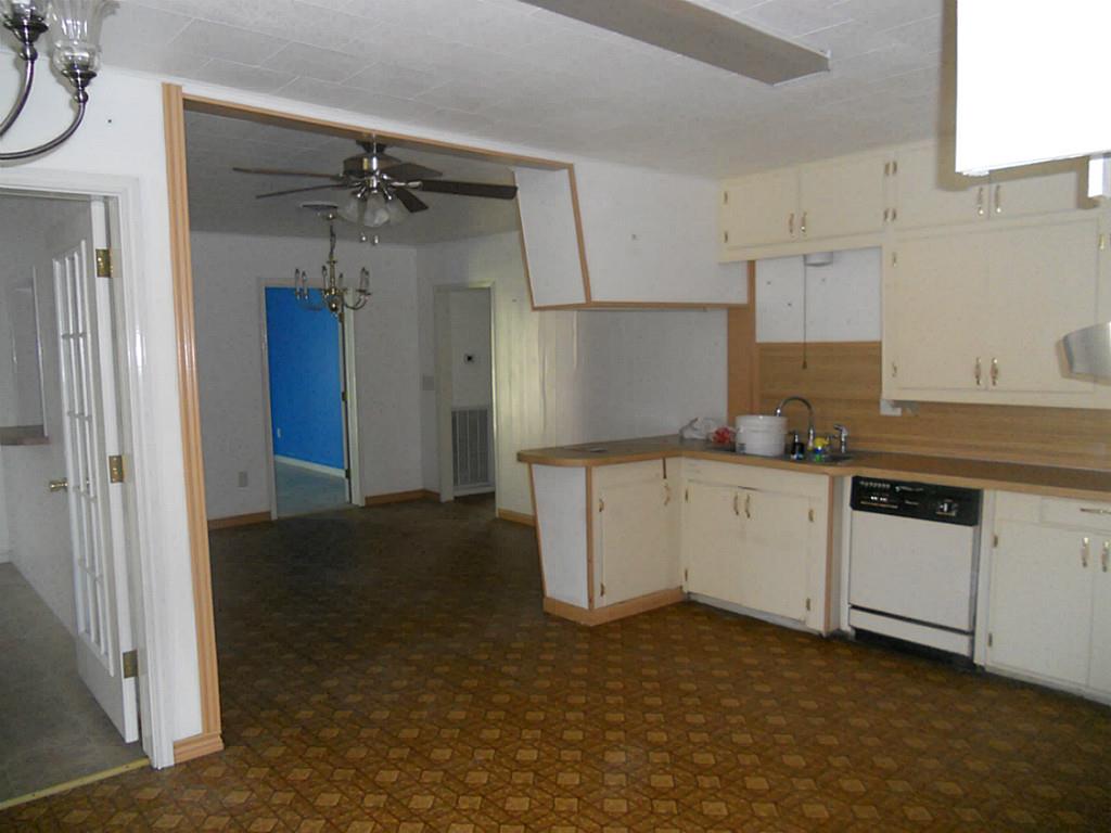 802 Hayden, El Campo, TX 77437