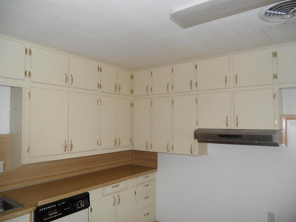 802 Hayden, El Campo, TX 77437