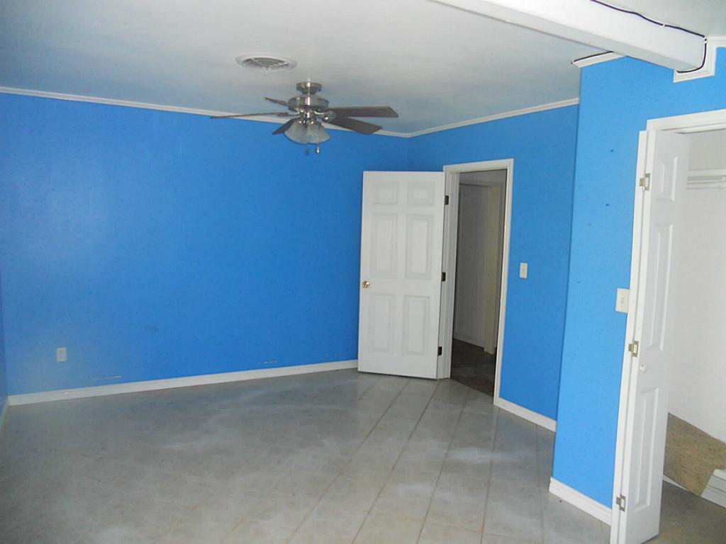 802 Hayden, El Campo, TX 77437