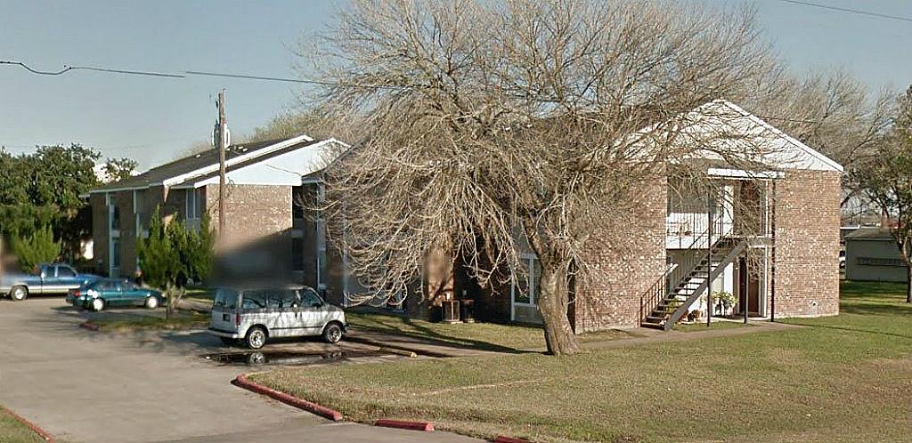 202 W West Street, El Campo, TX 77437