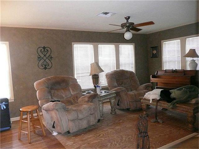 202 W West Street, El Campo, TX 77437