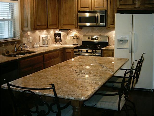 202 W West Street, El Campo, TX 77437