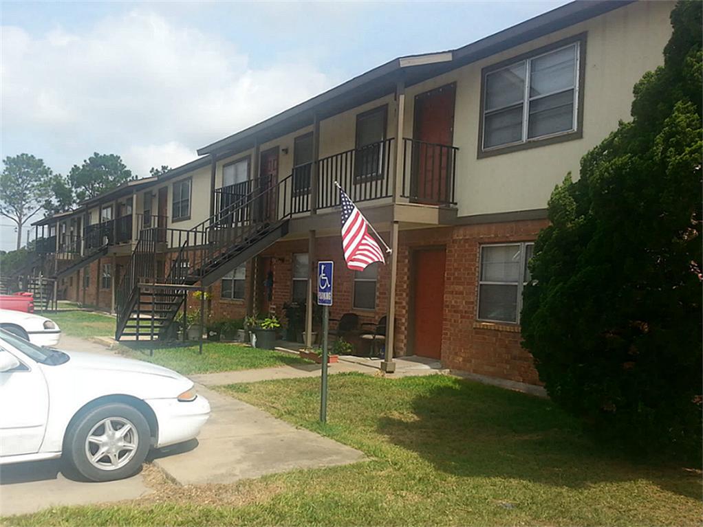 1415 W Norris Street, El Campo, TX 77437