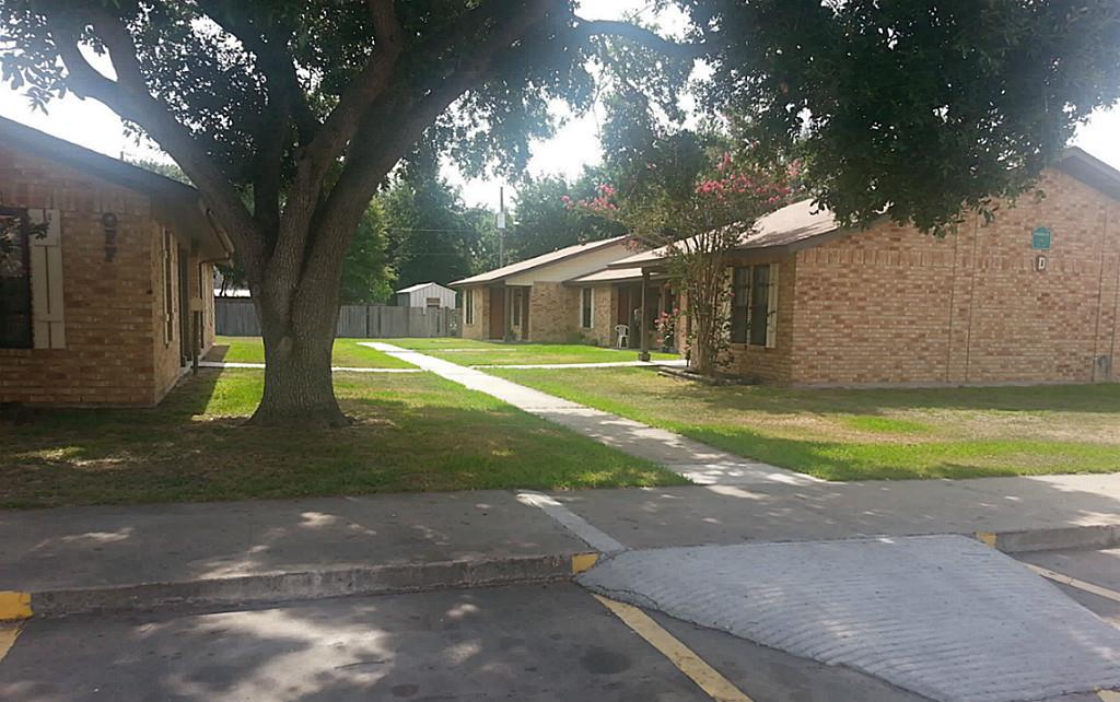 1415 W Norris Street, El Campo, TX 77437