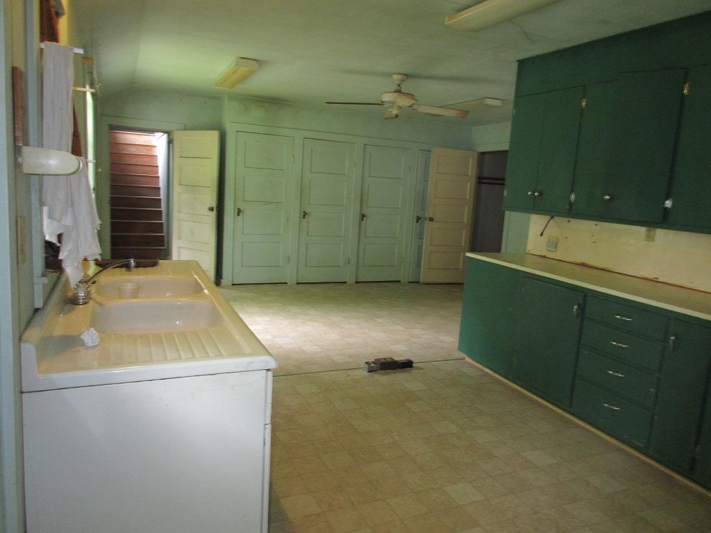 602 Nelle Street, Garwood, TX 77442
