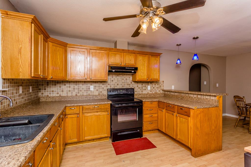 24824 Kerry, Hempstead, TX 77445