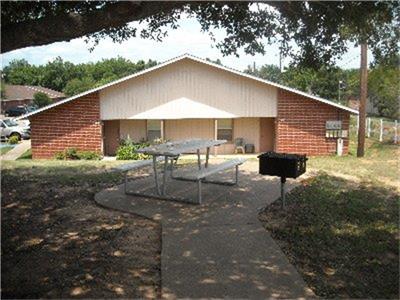 700 Factory Outlet Drive, Hempstead, TX 77445