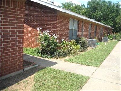 700 Factory Outlet Drive, Hempstead, TX 77445
