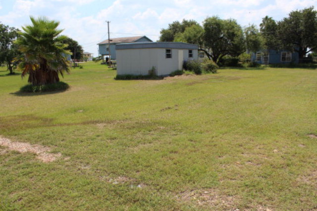 633 Swallow Dr, Palacios, TX 77465