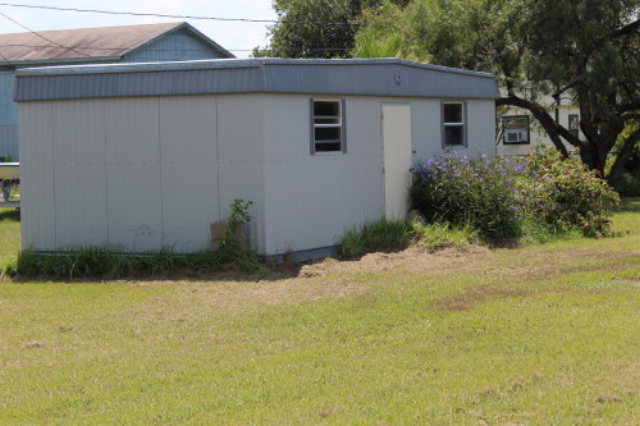 633 Swallow Dr, Palacios, TX 77465