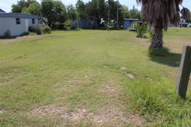 633 Swallow Dr, Palacios, TX 77465