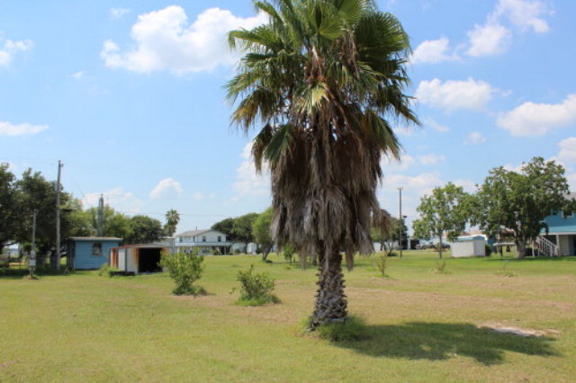 633 Swallow Dr, Palacios, TX 77465