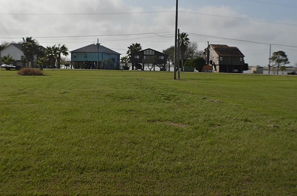168 Bayview Drive, Palacios, TX 77465
