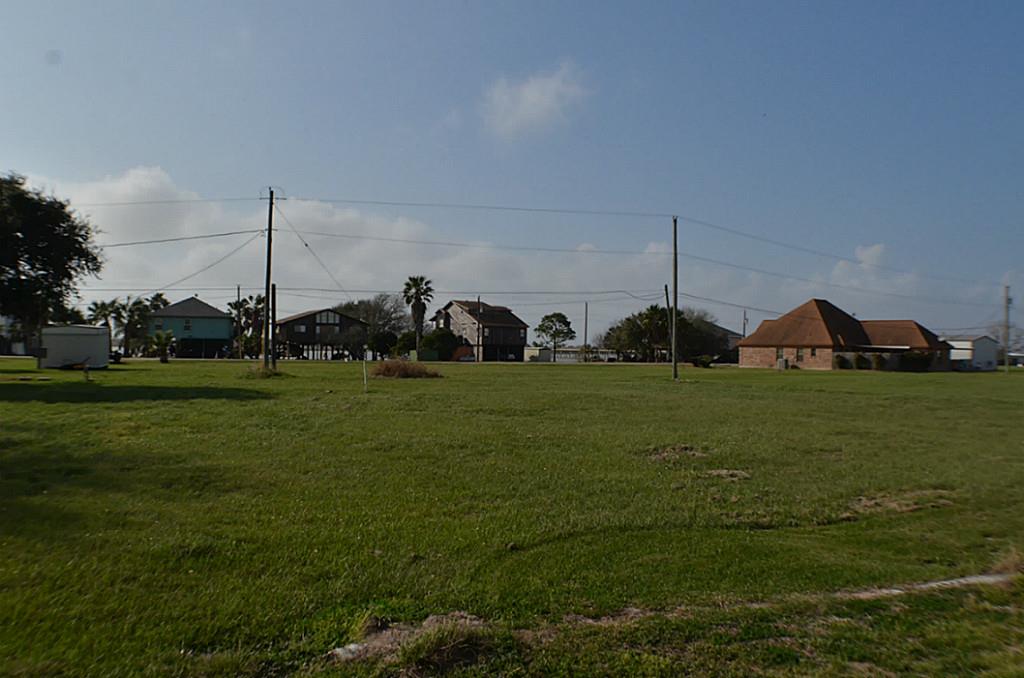 168 Bayview Drive, Palacios, TX 77465