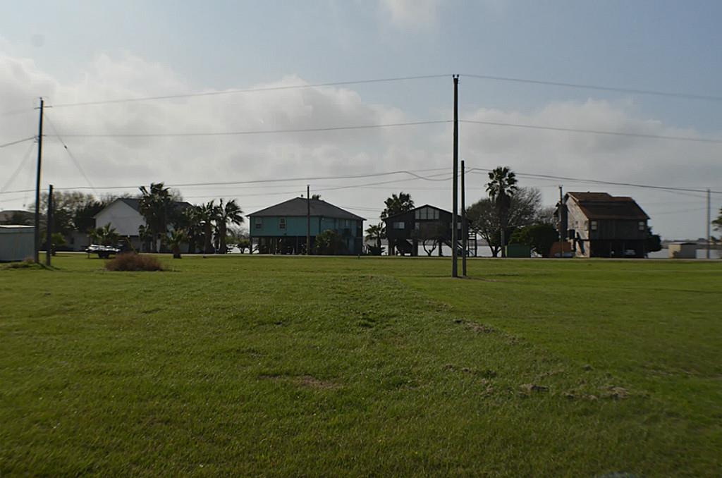 168 Bayview Drive, Palacios, TX 77465