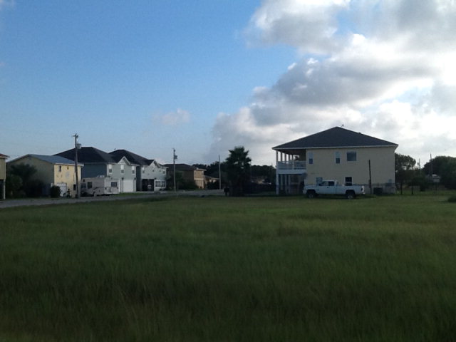 910,911 W Bayshore, Palacios, TX 77465