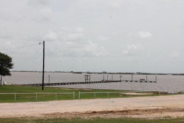 910,911 W Bayshore, Palacios, TX 77465