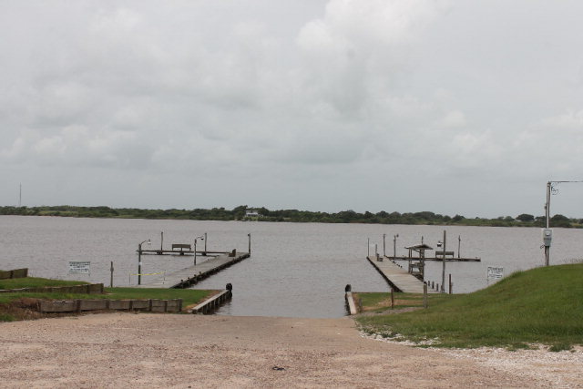 910,911 W Bayshore, Palacios, TX 77465