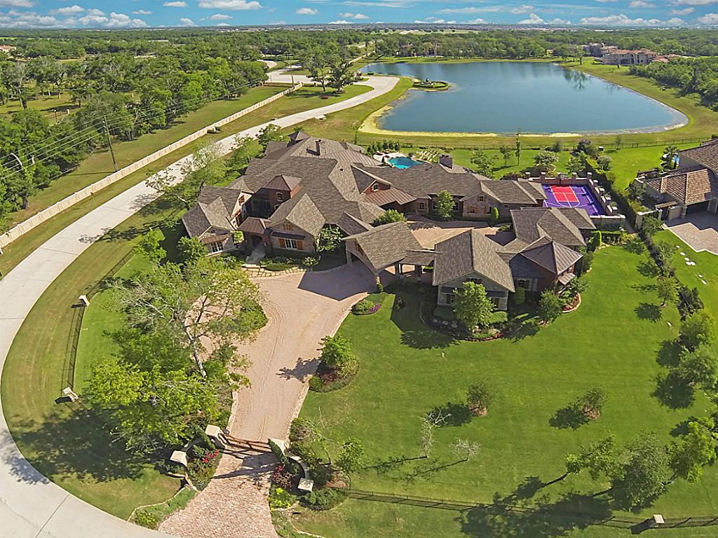 10 Retreat, Richmond, TX 77469